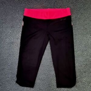 Bebe Sport Black/Space Dye/ Rouge Cropped Pants - Small.